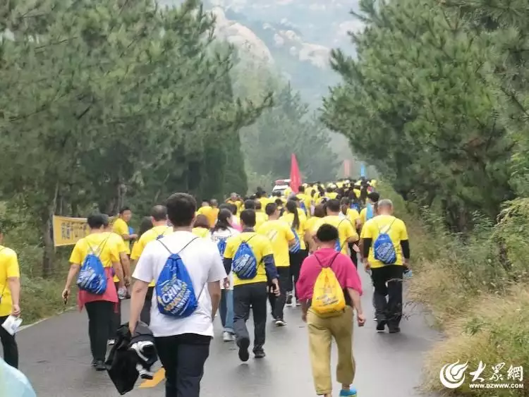 新闻最新资讯(快讯：2023中国山马五莲站开赛！大爷怒骂cos女孩下流，评论区两极分化，究竟是文化入侵还是包容？)