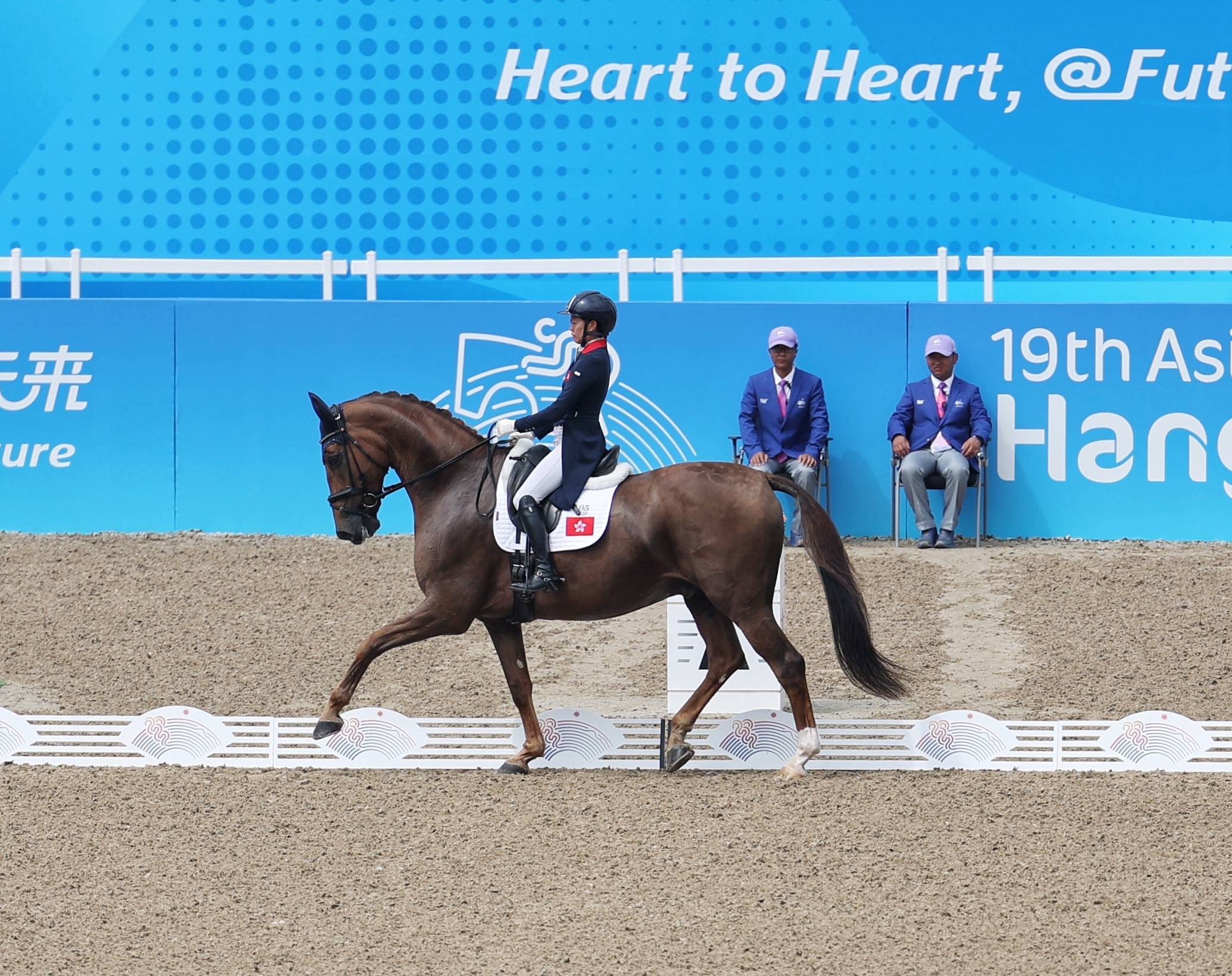 中国香港队获马术团体铜牌，3位女骑手感谢马会全力支持 