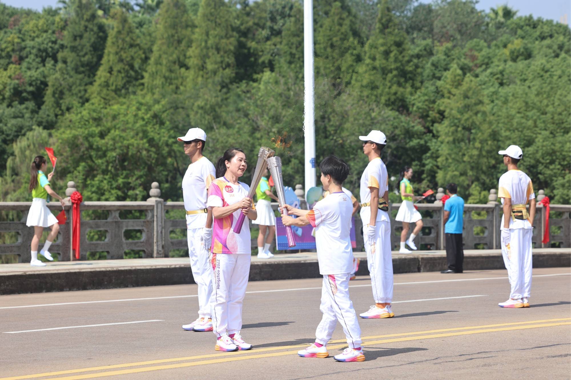 候机厅全是按摩椅？太原机场致歉，“将在19日调整完毕” 