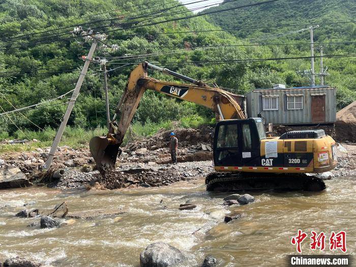 65岁的十三陵水库今天提闸泄洪 本世纪头一次 