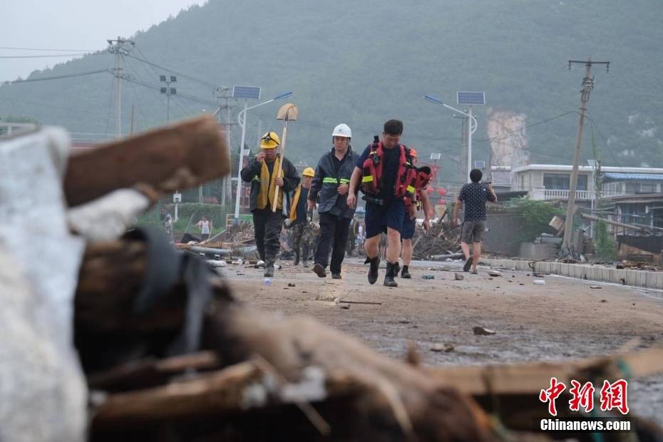 直击北京门头沟妙峰山镇水峪嘴村救援现场 