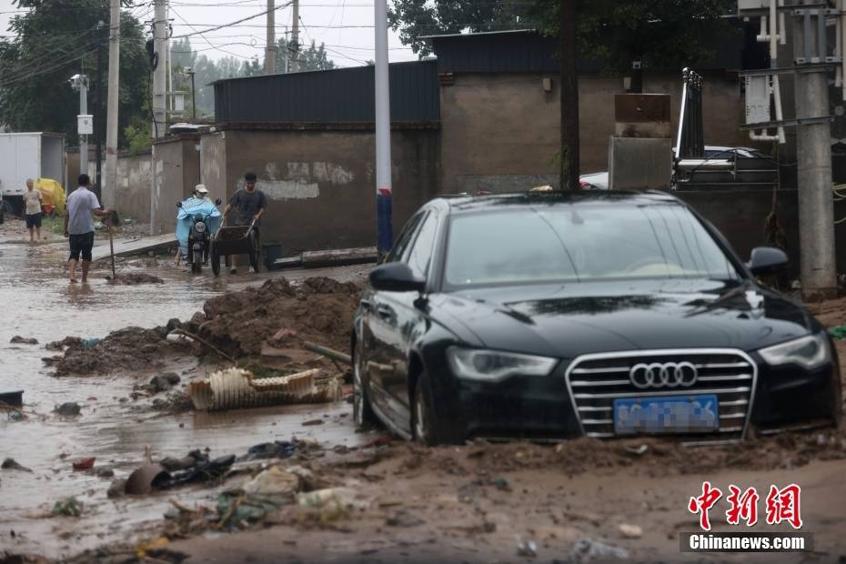 受持续降雨影响 北京房山部分路段积水较深 