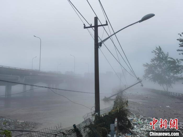 【突发事件】直击北京暴雨：和洪水“抢时间” 