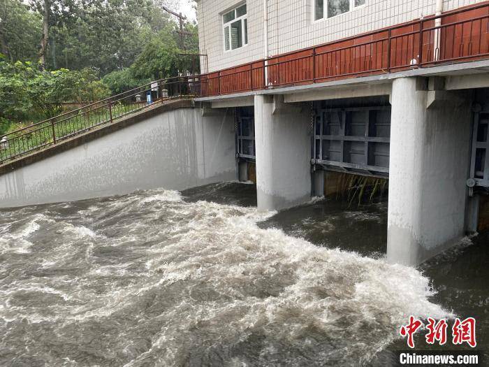 直击北京防洪现场 本轮降雨已达暴雨级别 