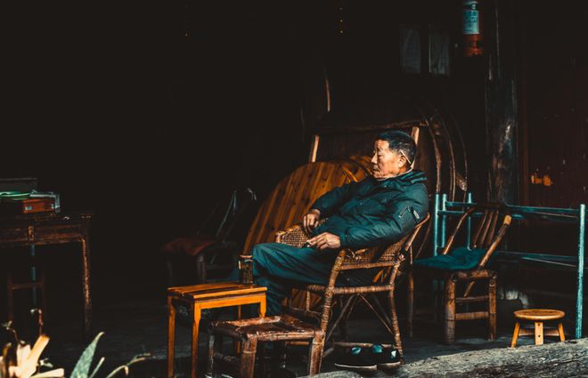 “废物式养老”，正在毁掉大量老年人的养老生活